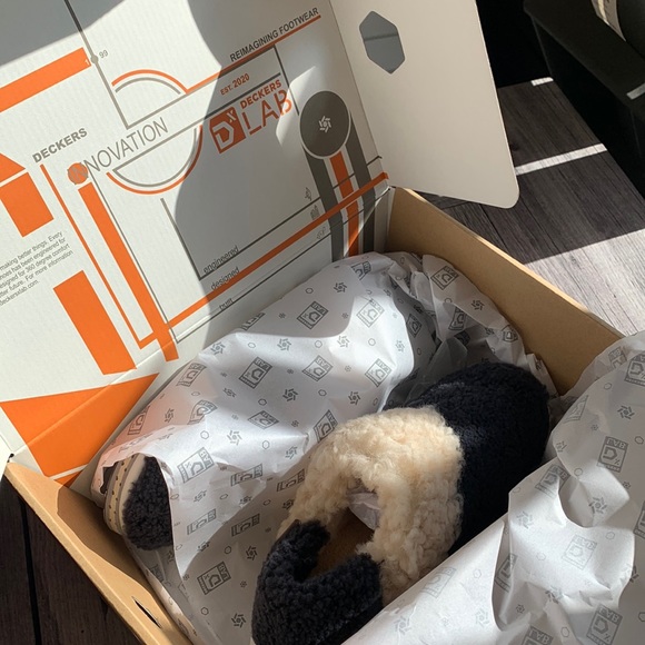 NWT Deckers X Lan slippers - Picture 2 of 7
